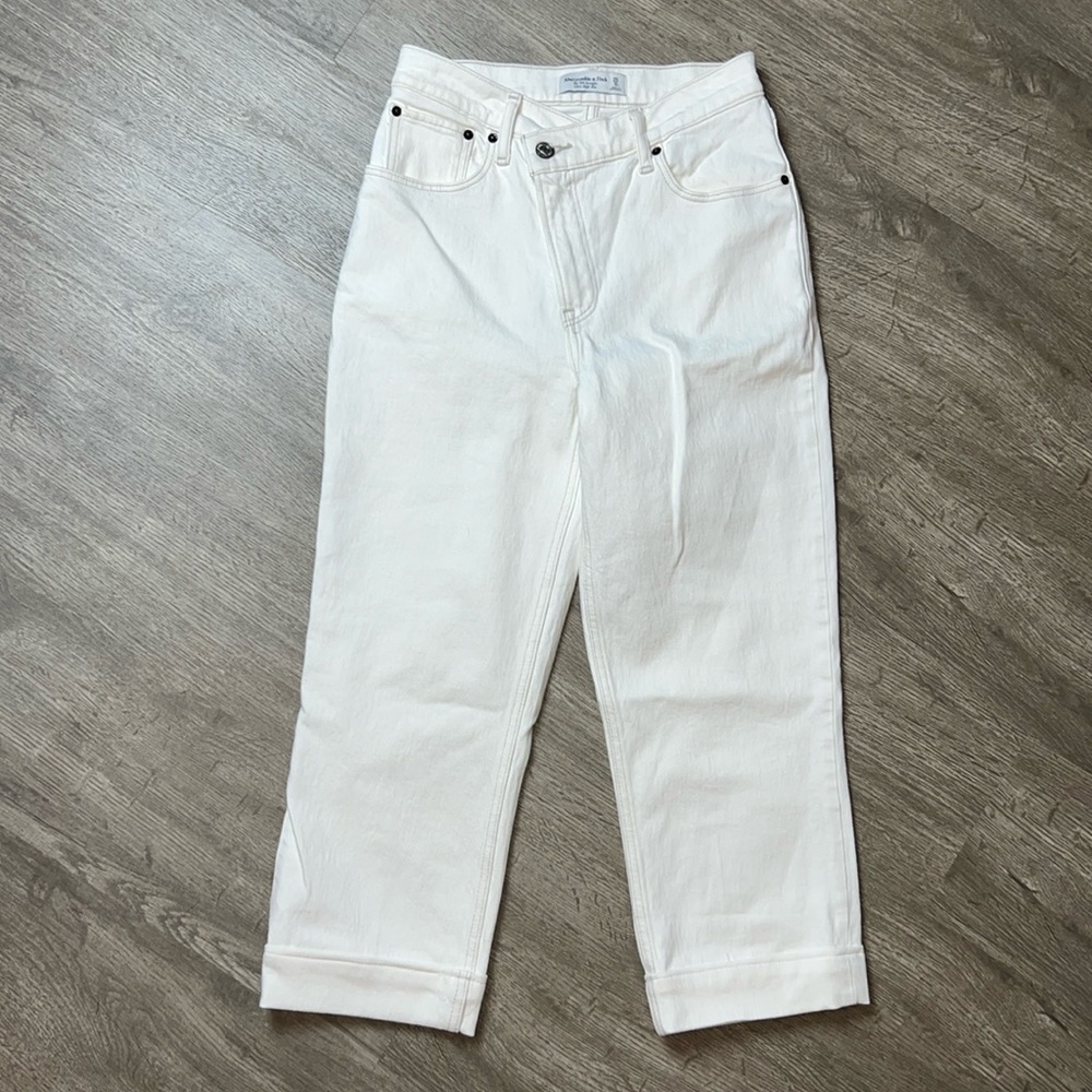 Abercrombie & Fitch The 90’s Straight Ultra High Rise White Denim Crop Jeans